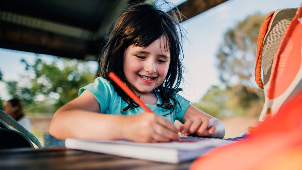 Làm thế nào để dạy một đứa trẻ nhớ từ tiếng Anh